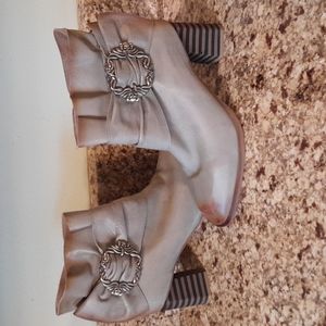 L'Artiste Gray Leather Ankle Boots